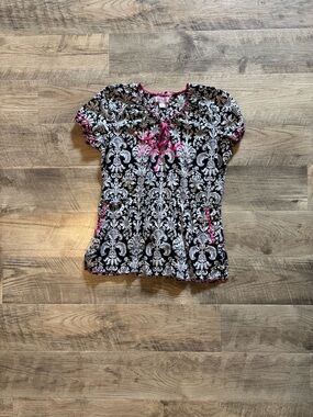 koi Bridgette scrub top: Black & White Damask Scrub Top with Pink Trim